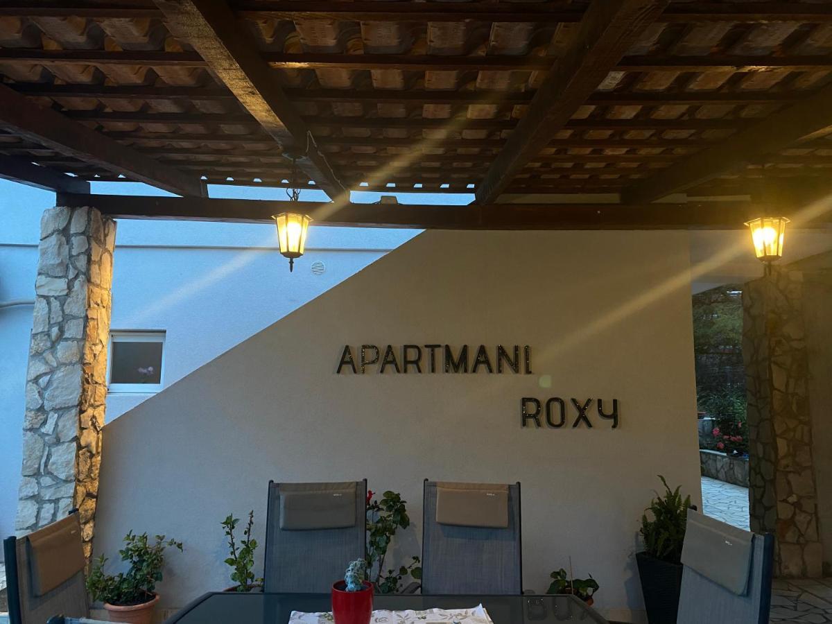 Apartmani Roxy 로비스테 외부 사진